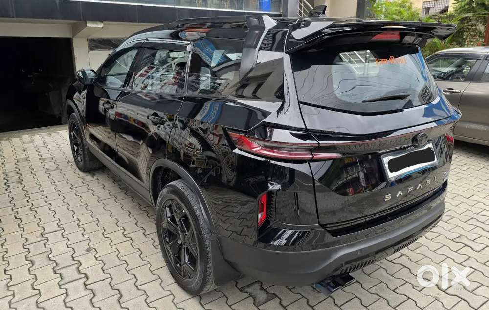 Tata Safari Accomplished Plus Dark 7str Automatic(adas)