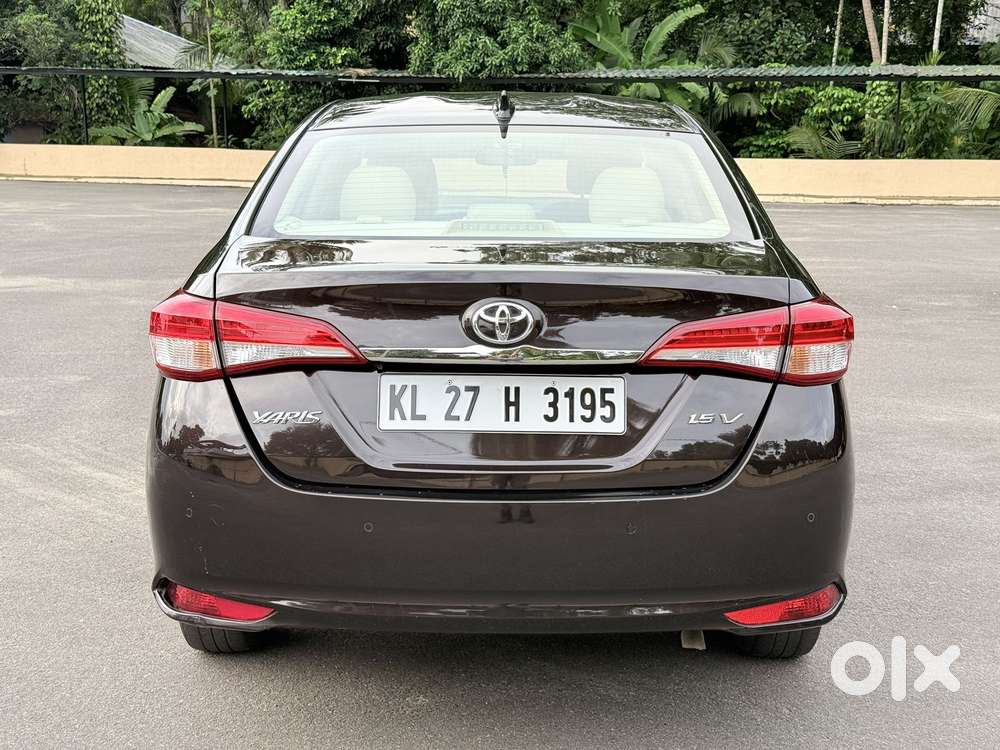 Toyota Yaris V Cvt, 2018, Petrol