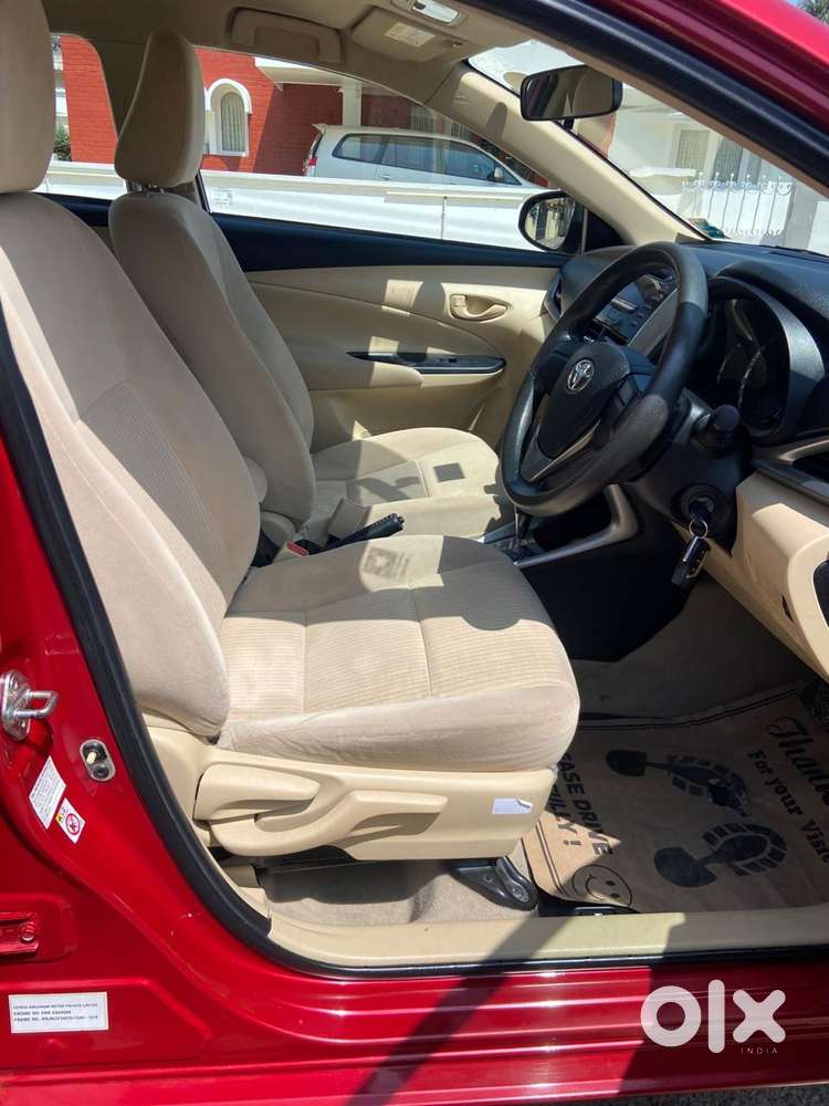 Toyota Yaris V Cvt, 2019, Petrol