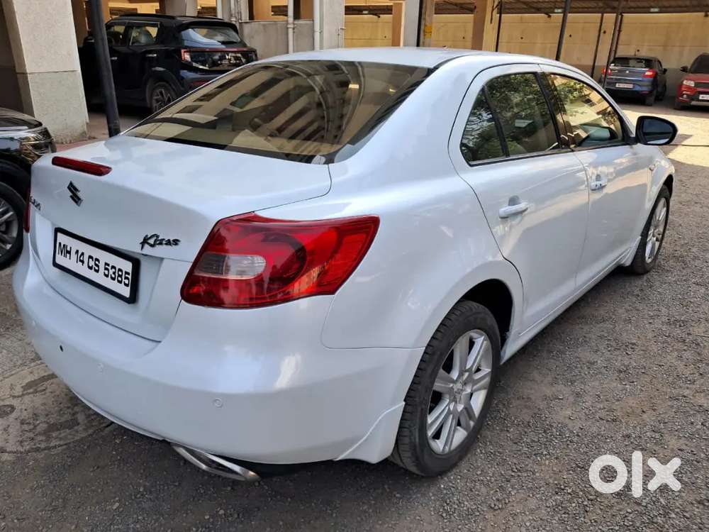 Maruti Suzuki Kizashi 2.4 2012
