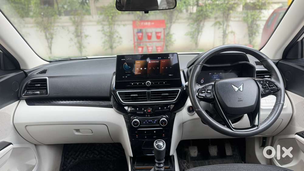 Mahindra Xuv 3xo Ax5 Pm Mt, 2024, Petrol