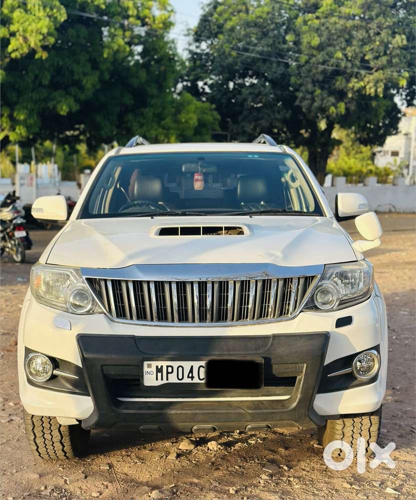 Toyota Fortuner 4x4 Manual Limited Edition, 2014, Diesel