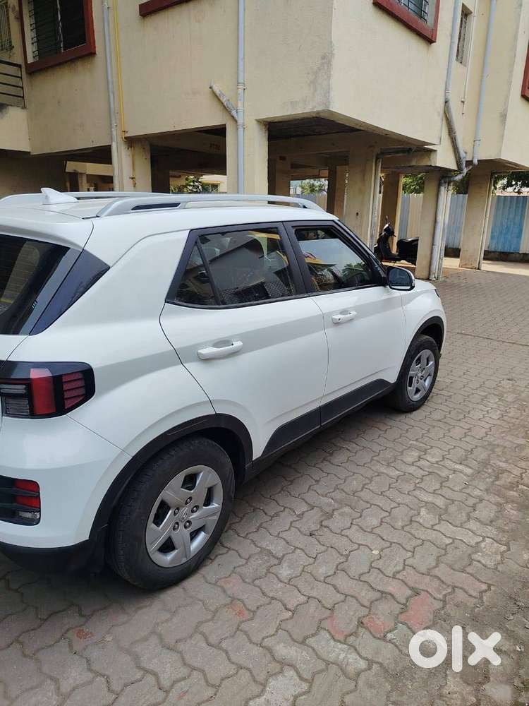 Hyundai Venue 2023 Petrol Well Maintained