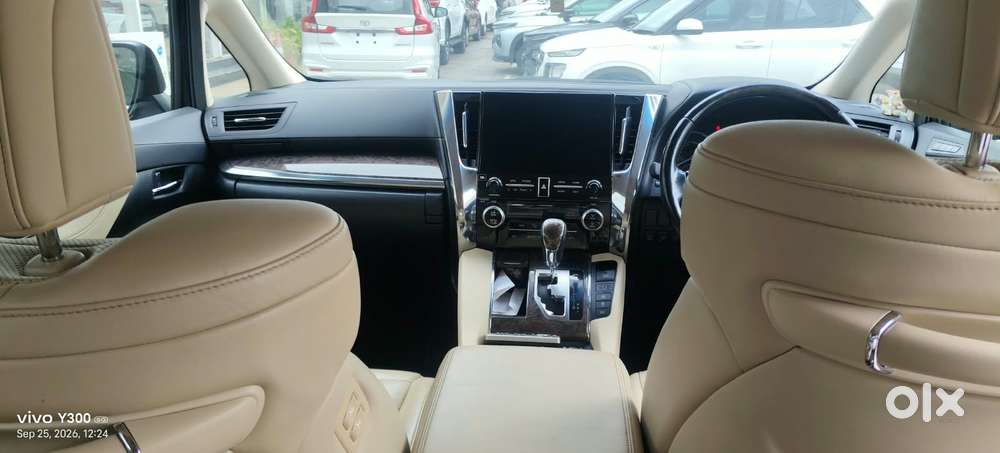 Toyota Vellfire 2.5 Executive Lounge, 2021, Petrol