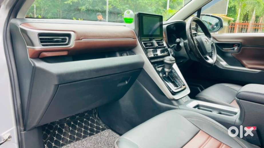 Toyota Innova Hycross 2.0 Vx Hybrid 7 Str, 2025, Petrol