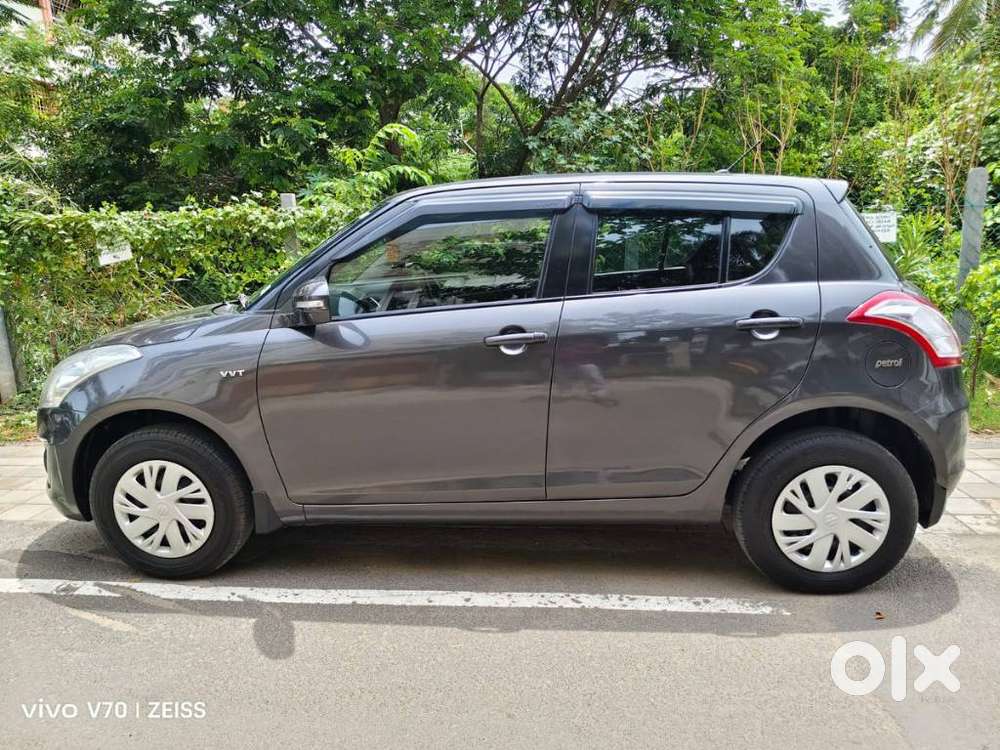 Maruti Suzuki Swift Vxi 1.2 Abs Bs-iv, 2017, Petrol