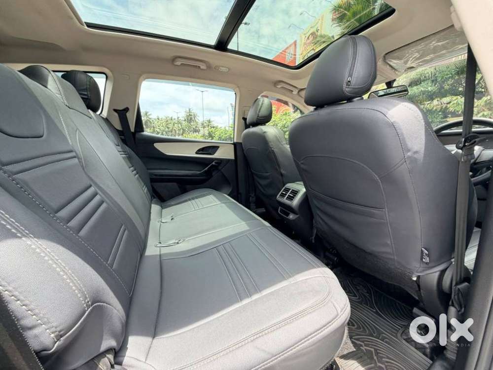 Mahindra Xuv700 2.0 Ax 5 Petrol At Str, 2022, Petrol