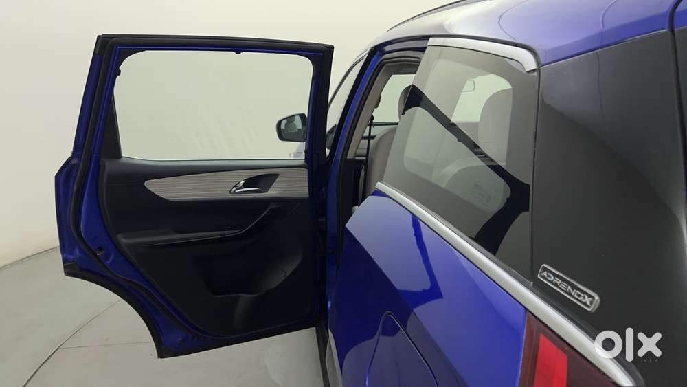 Mahindra Xuv700 2.2 Ax 7 Diesel At Luxury Pack Str, 2021, Diesel