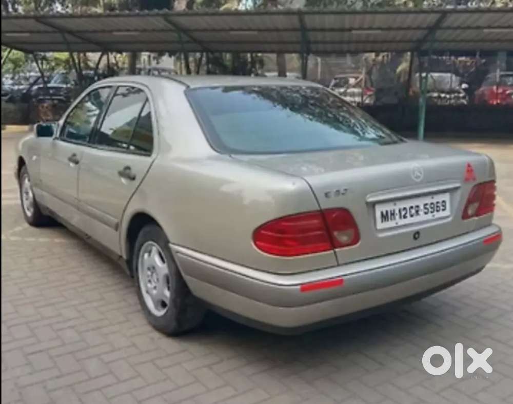 Mercedes Benz E320  Petrol Varient