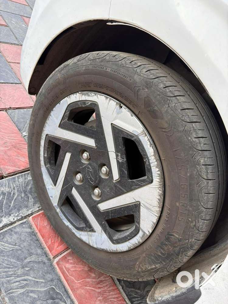 Hyundai Aura 2023 Cng & Hybrids Well Maintained