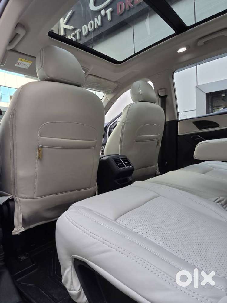 Mahindra Xuv700 2.2 Ax 5 Diesel At 7 Str, 2024, Diesel