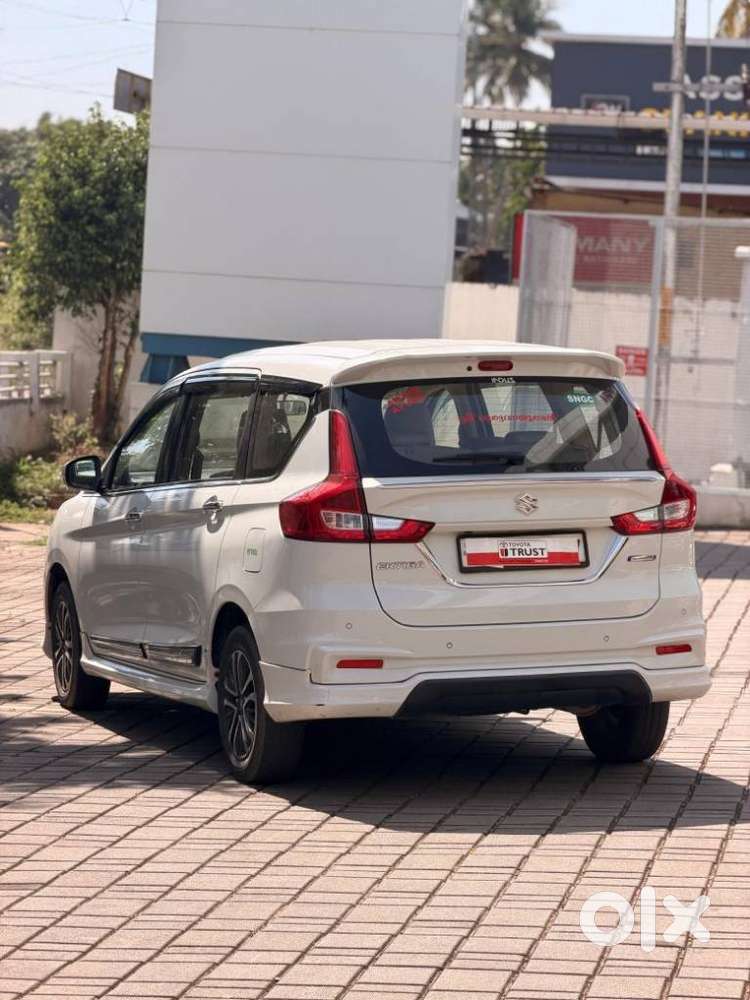 Maruti Suzuki Ertiga 1.5 Zxi Plus Shvs, 2022, Petrol