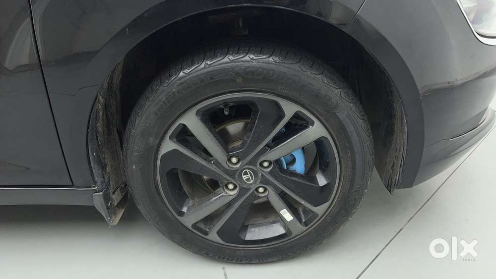 Tata Altroz 1.2 Xza Plus Dark Edition Dct, 2022, Petrol