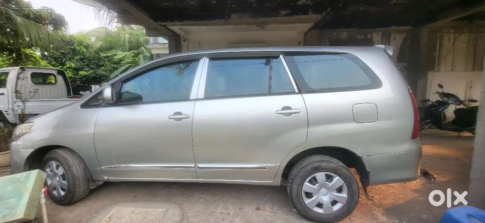 Toyota Innova 2.5g 8 Seater