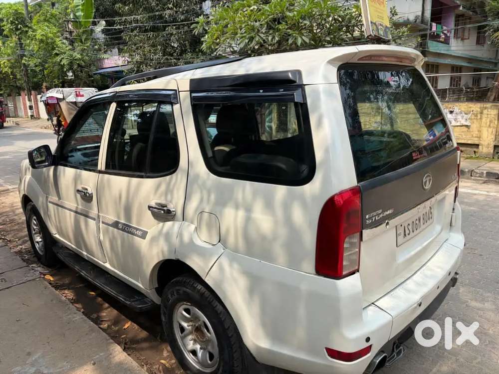 Tata Safari Storme 2013