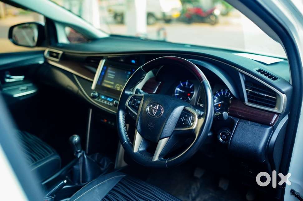 Toyota Innova Crysta 2.4 V, 2016, Diesel