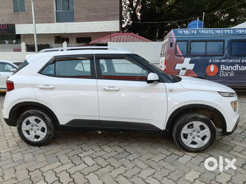 Hyundai Venue S Petrol Manual 2020