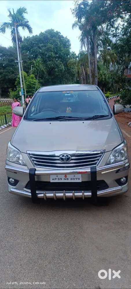 Toyota Innova 2.5 V 2012 Diesel Manual