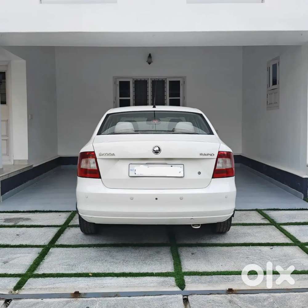 Doctor Owned Skoda Rapid 2015 Diesel Automatic