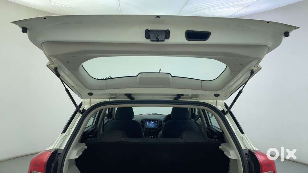 Mahindra Xuv300 1.2 W6 Amt Petrol, 2023, Petrol