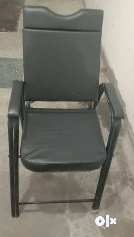 Olx beauty parlour discount chair near me