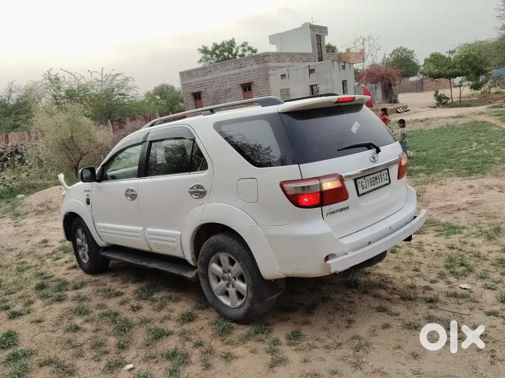Toyota Fortuner Legender 2011