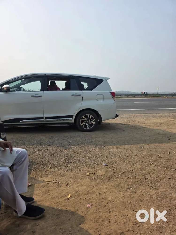 Toyota Innova Crysta Petrol Manual 2023 Variant