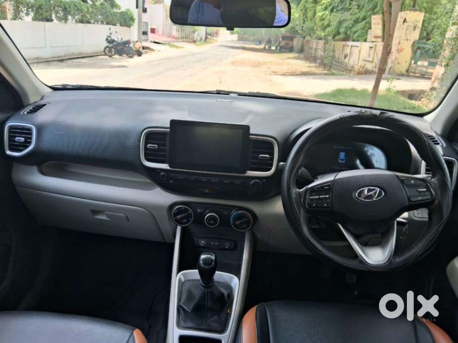 Hyundai Venue 1.2 S (o), 2024, Petrol
