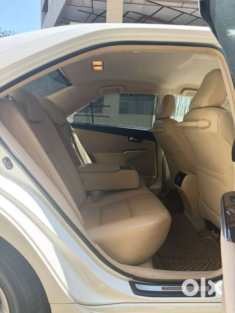 Toyota Camry Hybrid 2013 Pearl White, Well Maintained, 57200 Km Driven