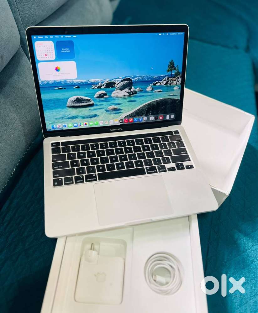NacBook Pro M2 Chip Processor Wth Box Piece New look 13.3 Retina Disp