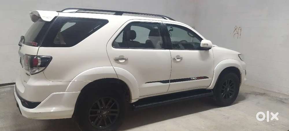 Toyota Fortuner 2015 Diesel 210000 Km Driven