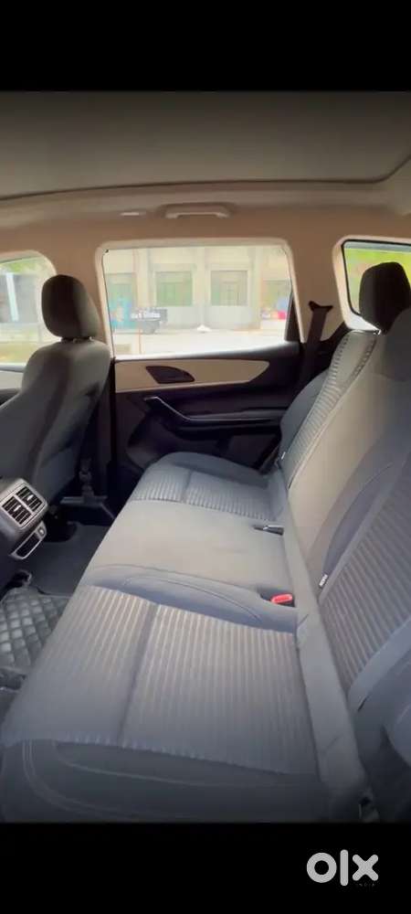 Brand New Mahindra Xuv 2026 Automatic Ax5 7 Seater Black Color