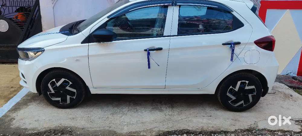 Tata Tiago 2025 Petrol 6900 Km Driven