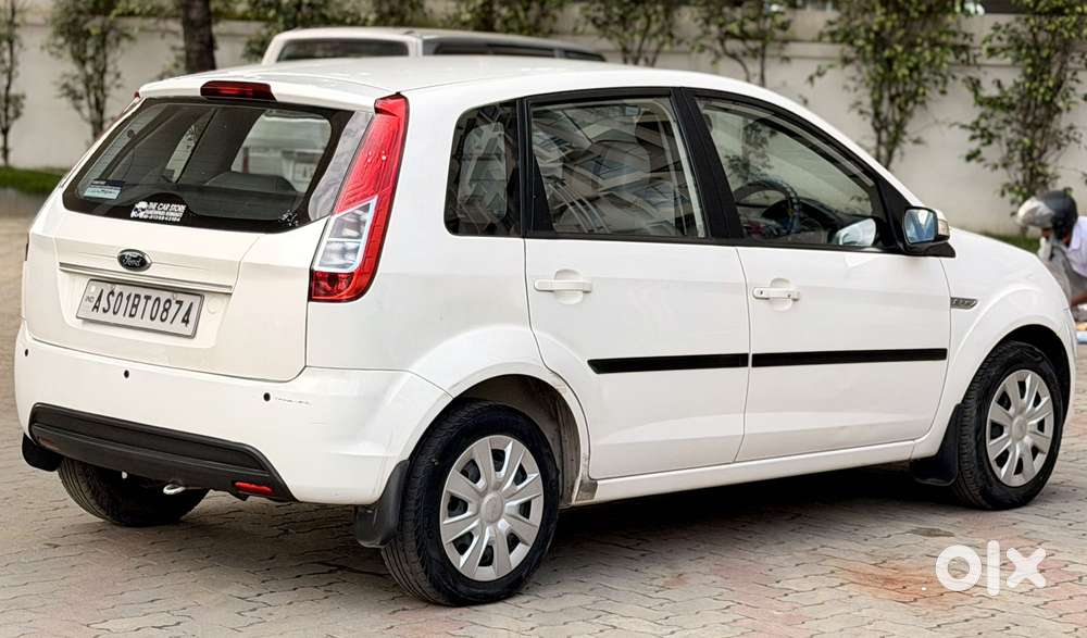 Ford Figo 1.2p Trend Mt, 2015, Petrol