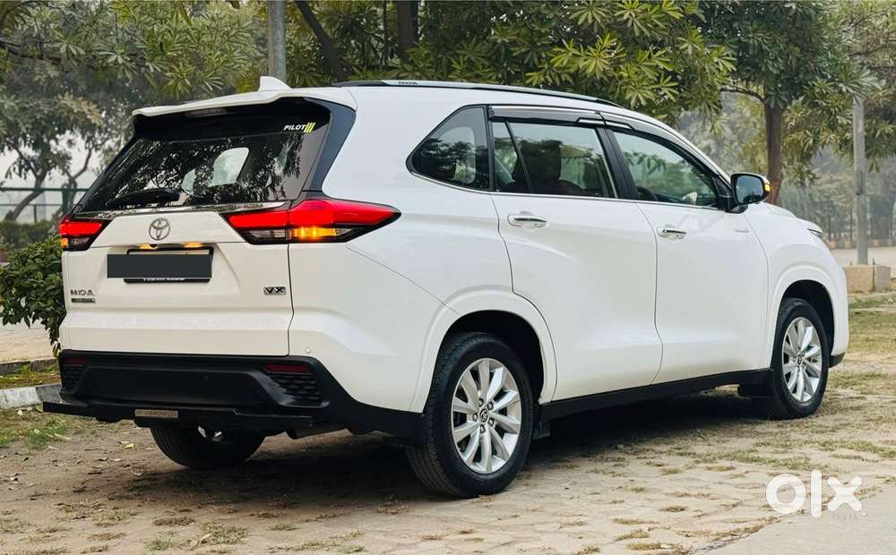 Toyota Innova Hycross 2.0 Vx (o) Hybrid 7 Str, 2024, Petrol