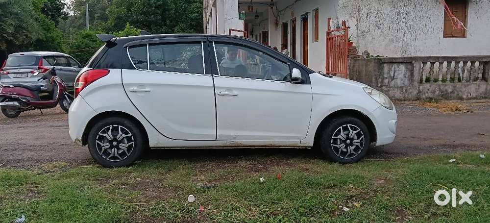 Hyundai I20 Sportz 2011 A1 Condition Child Ac Cng+petrol