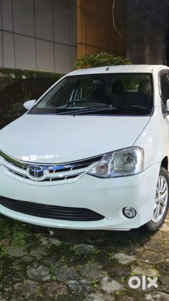 Toyota Etios Liva 2013(v)
