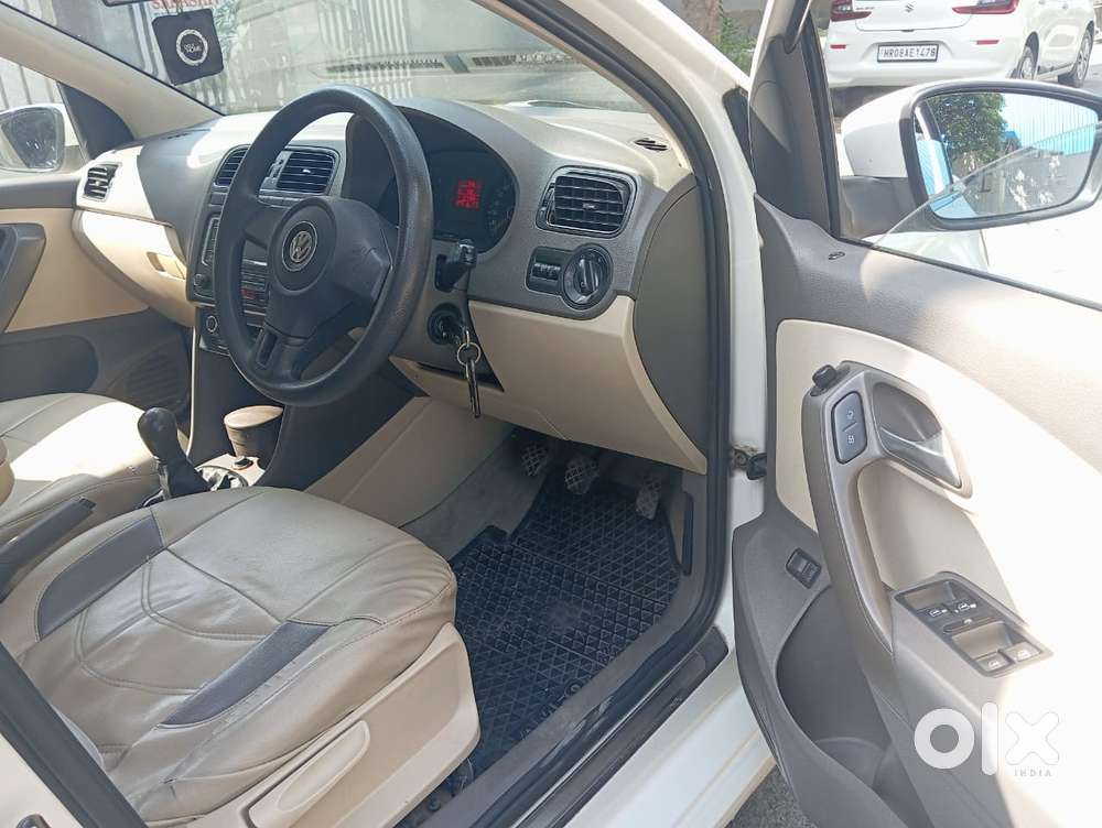 Volkswagen Vento Celeste 1.6 Highline, 2014, Petrol