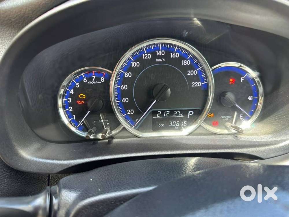 Toyota Yaris Ativ J Cvt, 2018, Petrol