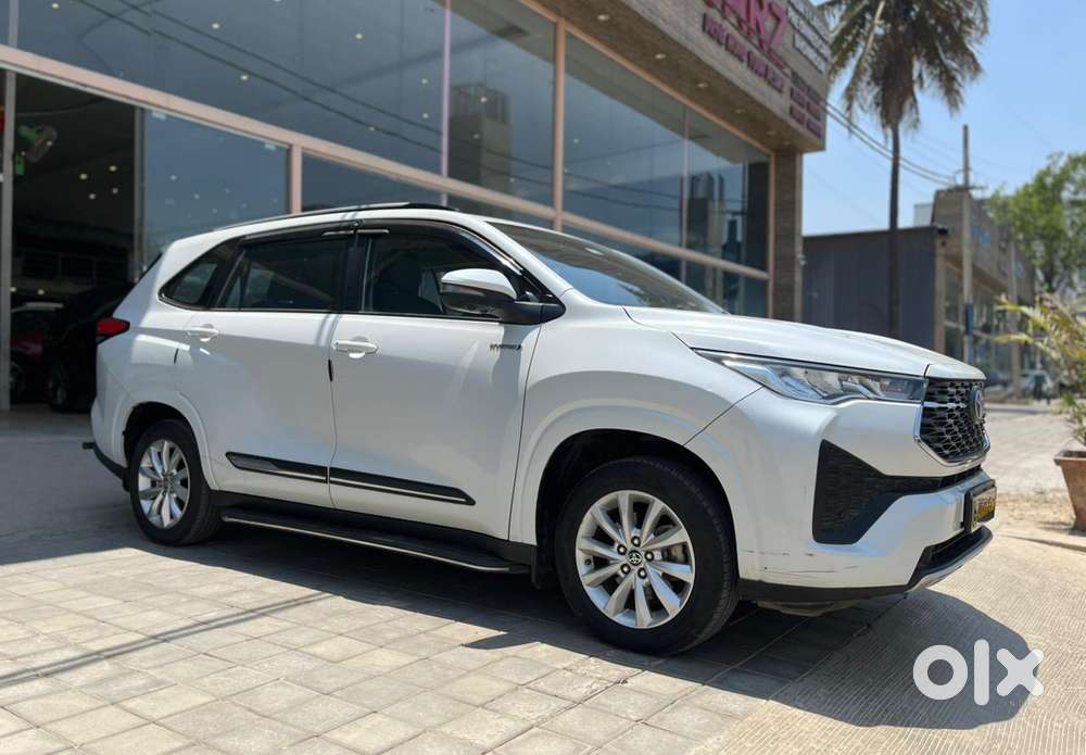 Toyota Innova Hycross 2.0 Vx Hybrid 7 Str, 2023, Petrol