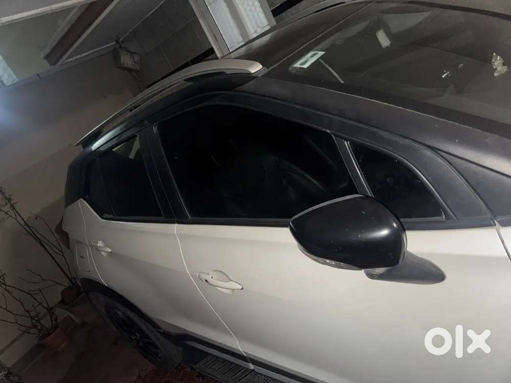 Nissan Kicks Top End Dual Tone