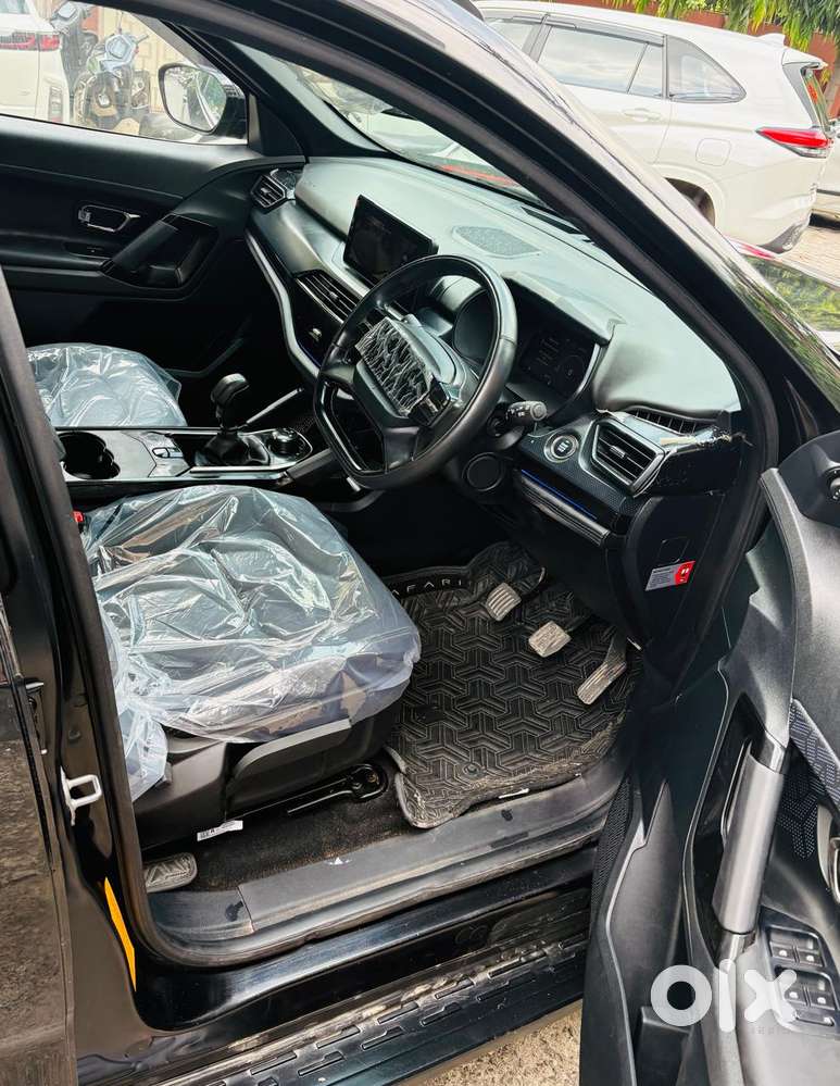 Tata Safari Adventure Plus Dark Edition, 2025, Diesel