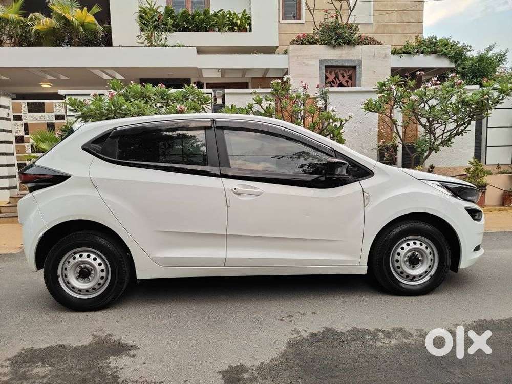 Tata Altroz 1.2 Xe, 2023, Petrol