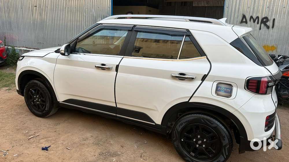 Hyundai Venue 2022 Petrol 20000 Km Driven