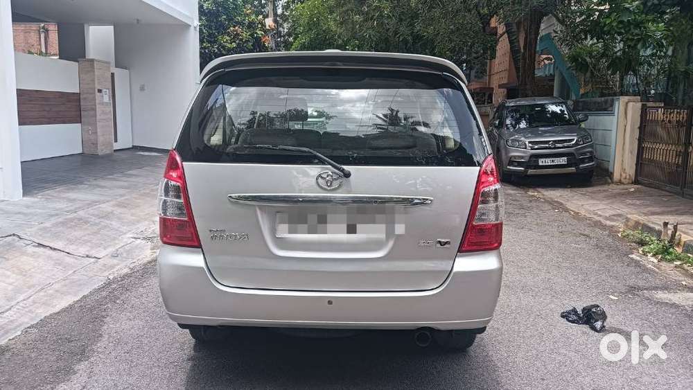 Toyota Innova 2.5 V Diesel 8-seater, 2006, Diesel