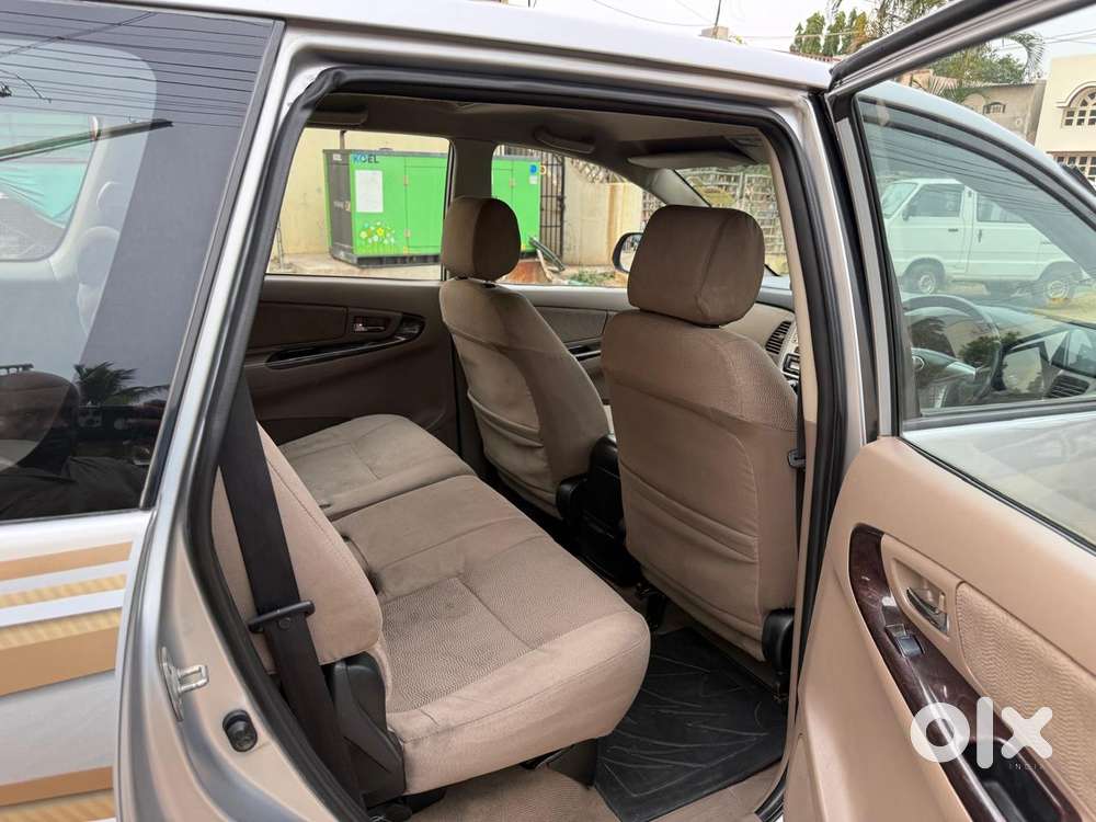 Toyota Innova 2.5 V 8 Str, 2015, Diesel