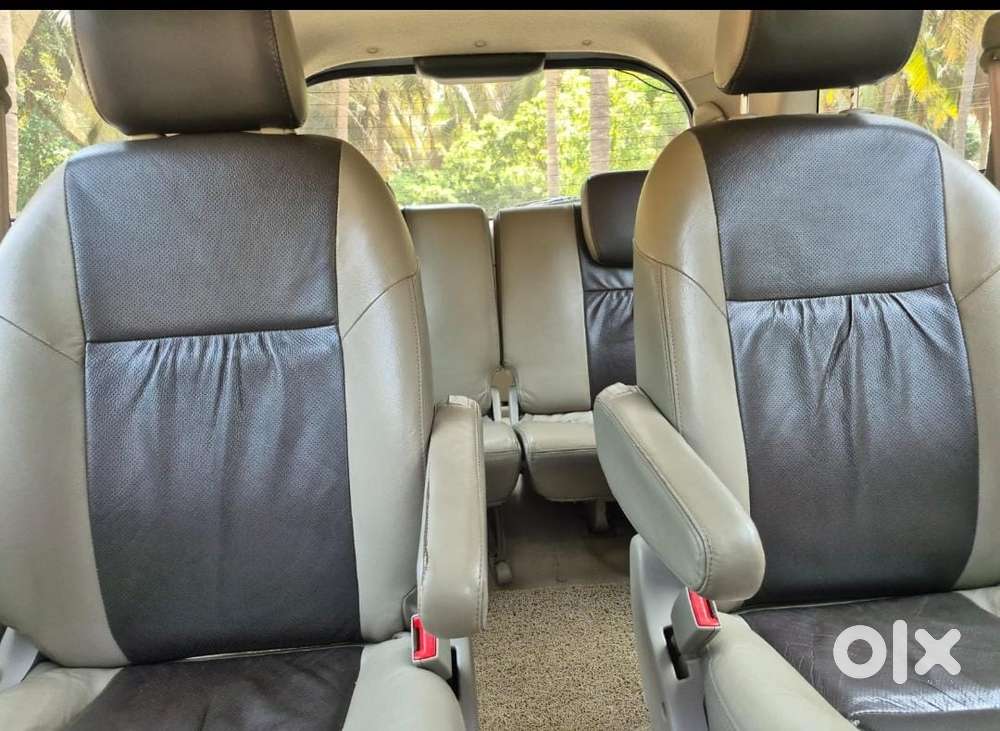 Toyota Innova 2.5 Z Diesel 7 Seater Bs Iv, 2014, Diesel