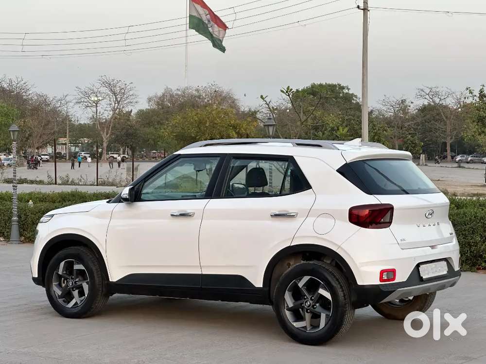 Hyundai Venue 2021 Petrol Well Maintained