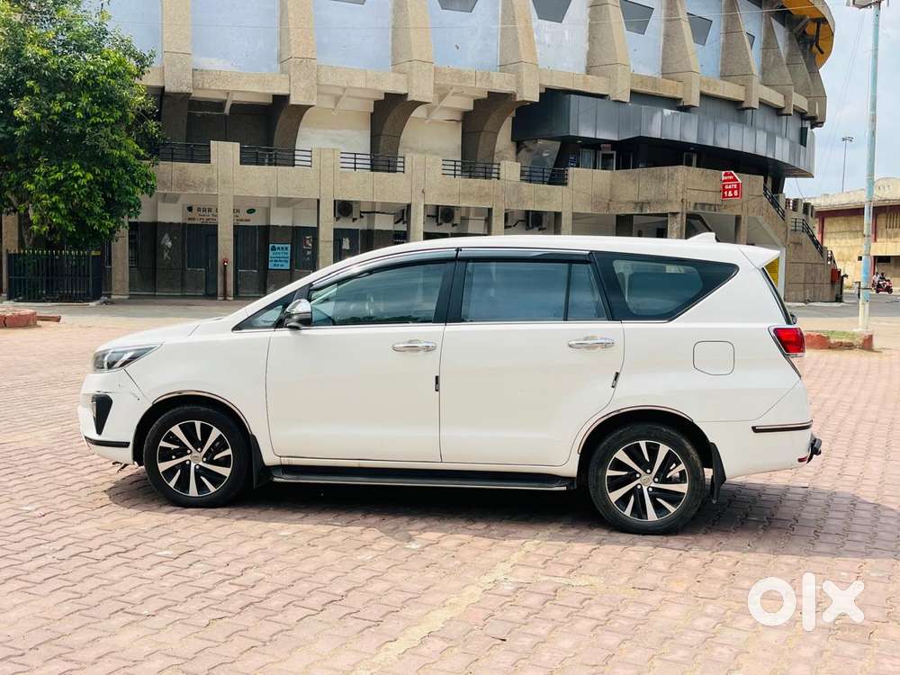 Toyota Innova Crysta 2.7 Zx At, 2022, Petrol