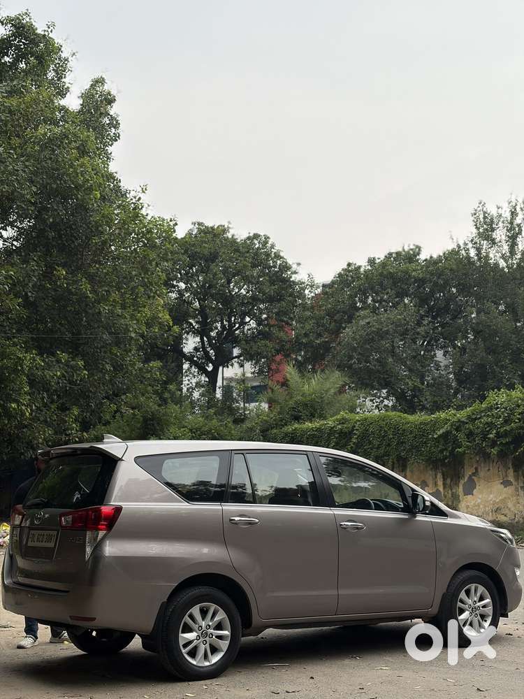 Toyota Innova Crysta 2.8 Zx At 7 Seater, 2017, Diesel